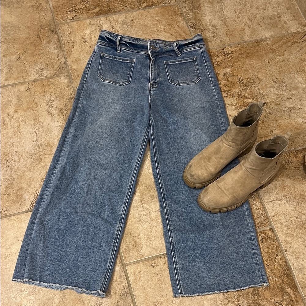 LIKE NEW  Wide leg crop